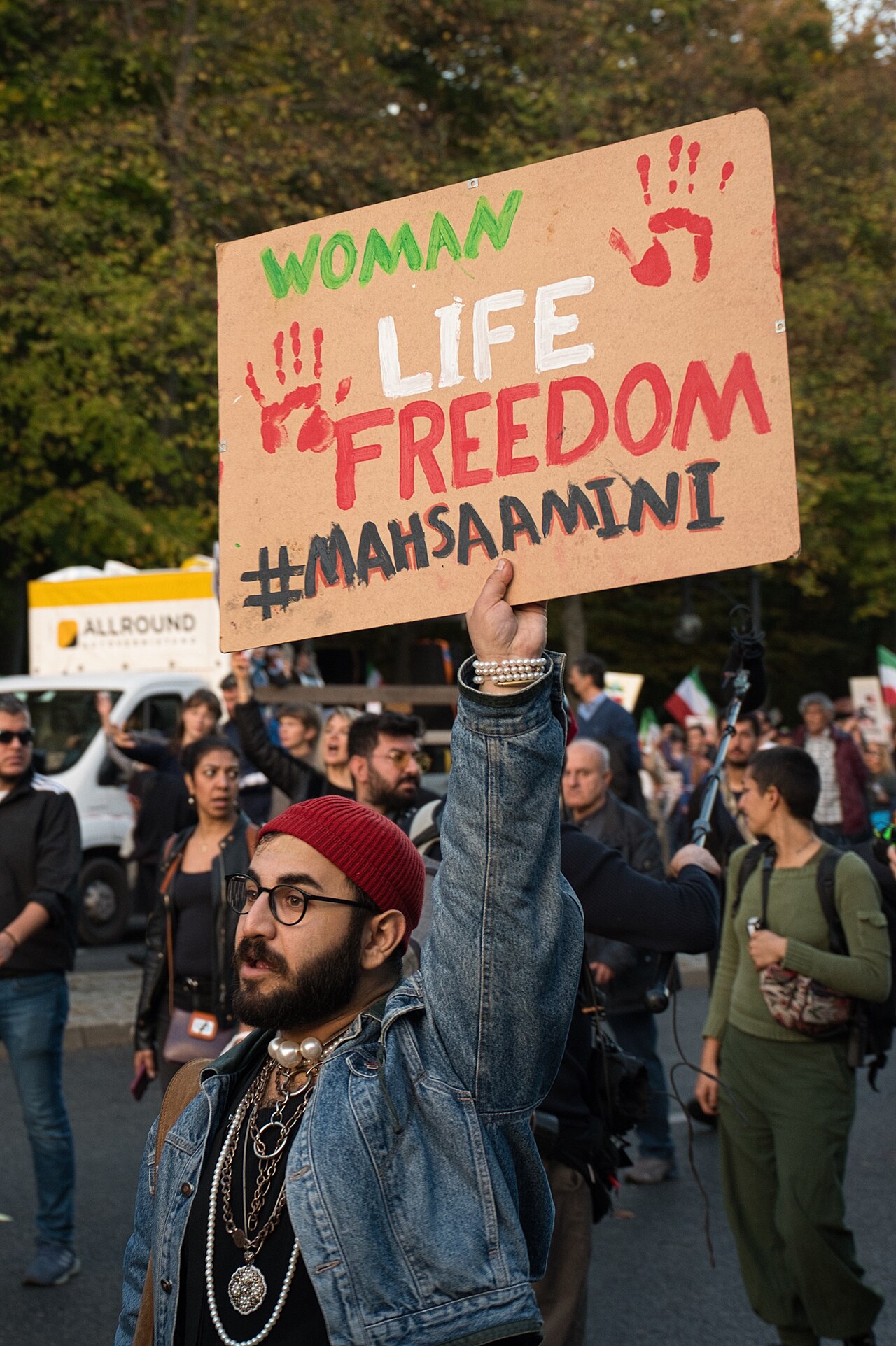Mahsa Amini solidarity sign in Berlin