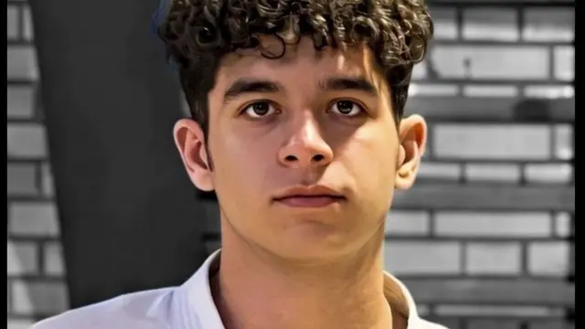 Portret Sasana Azadvara Jonaqani, lat 21, powieszonego w Isfahanie 30 kwietnia 2026 r.