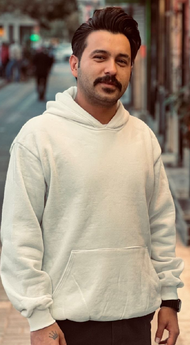 Portret Jafara Javidiego, lat 29, zabitego ostrą amunicją na placu Haft-e Tir w Meszhedzie.
