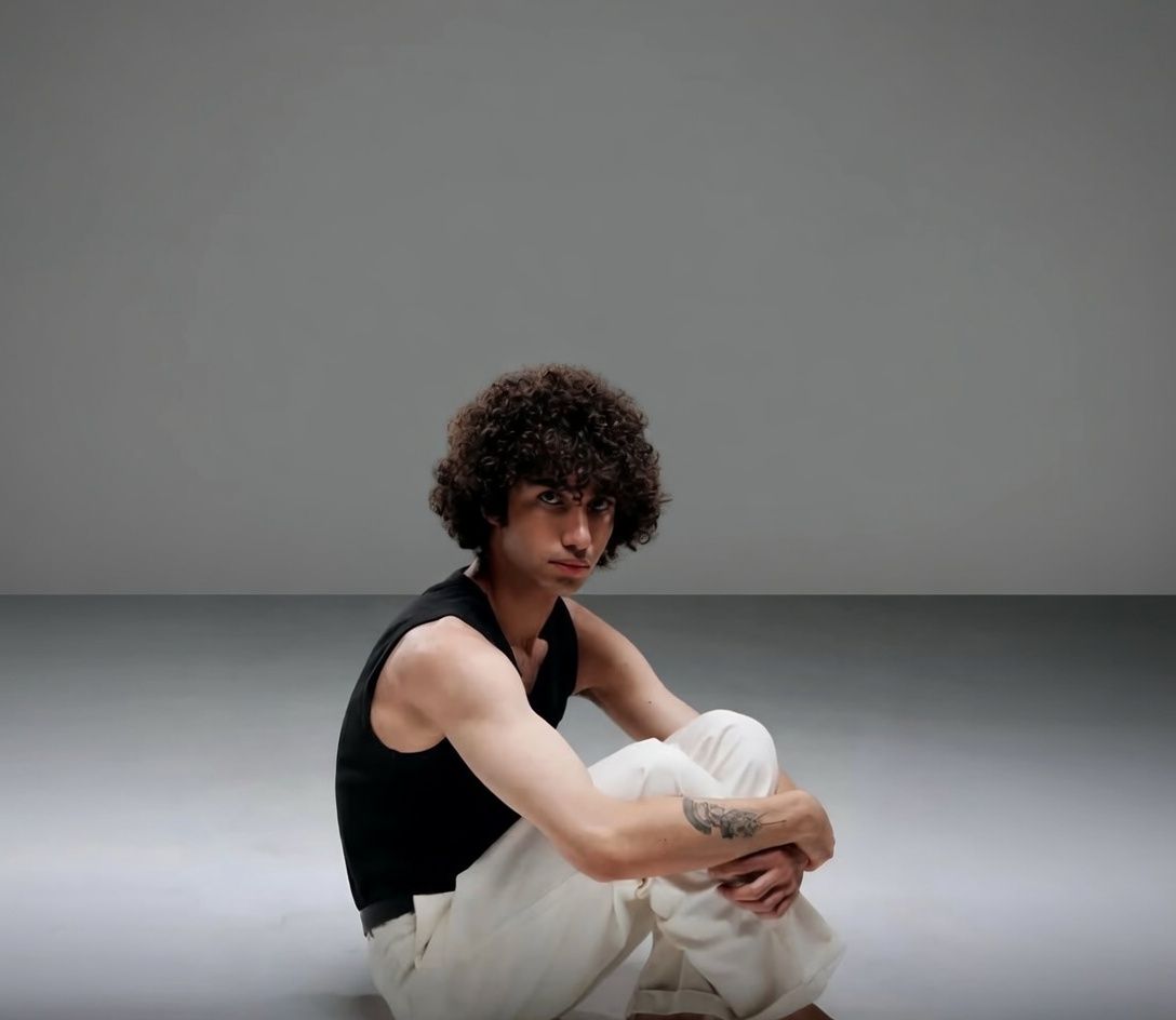 Portret Amirhosseina Hatamiego, lat 18, straconego 2 kwietnia 2026 r.