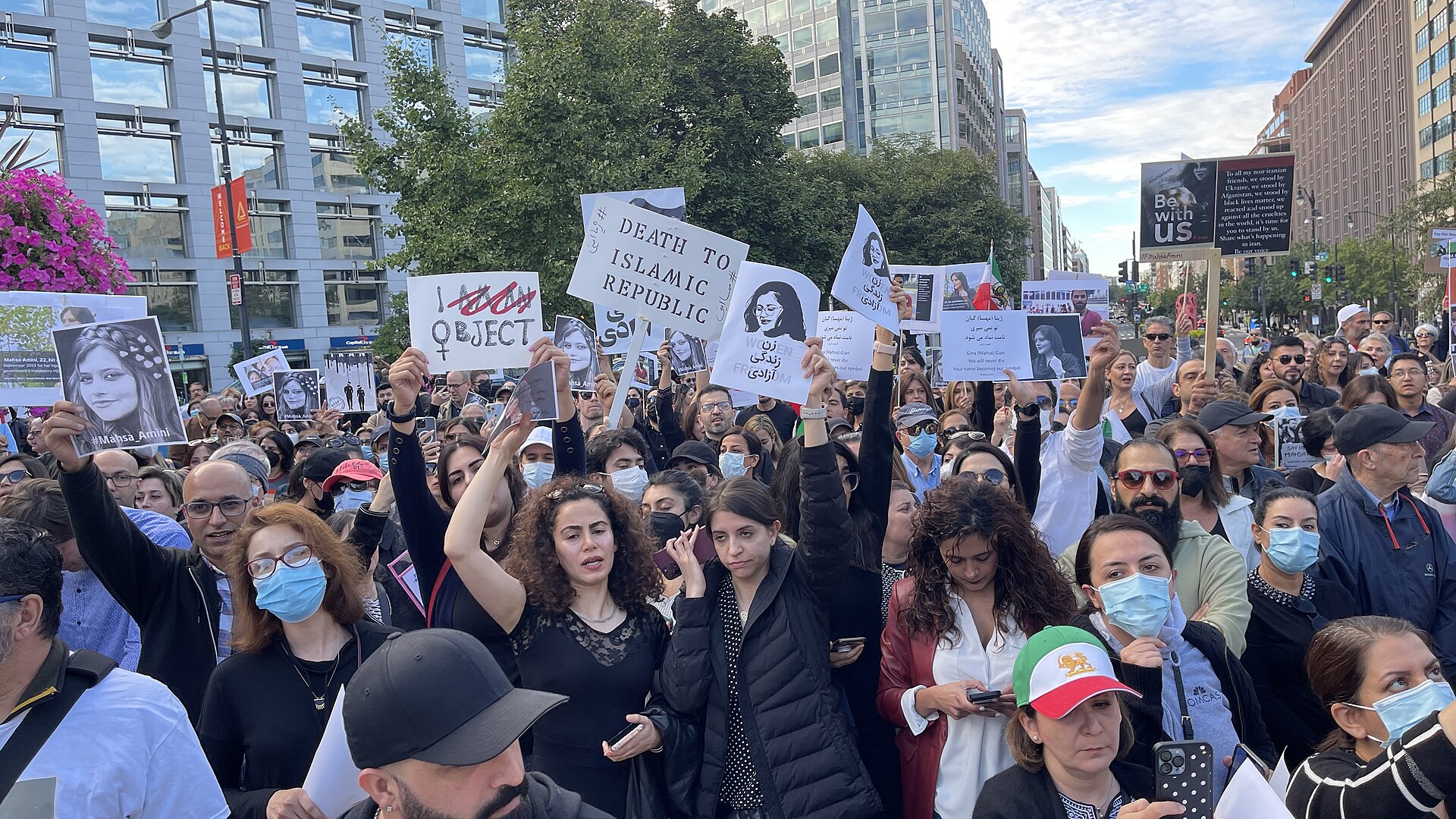 Irańczycy manifestują przed Białym Domem w Waszyngtonie solidarność z protestującymi w Iranie.