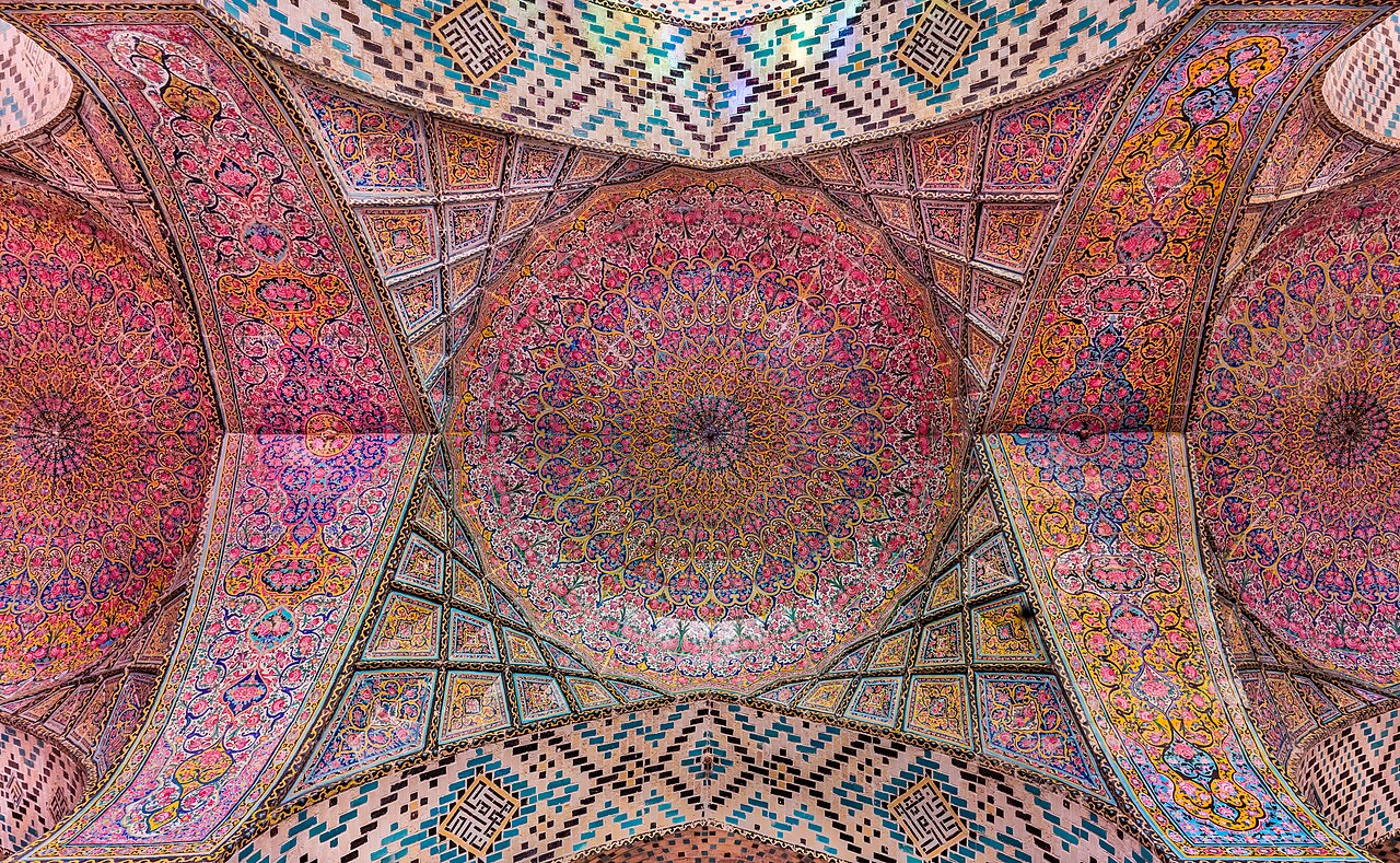 শিরাজের নাসির-উল-মুলক মসজিদের রঙিন কাচ।