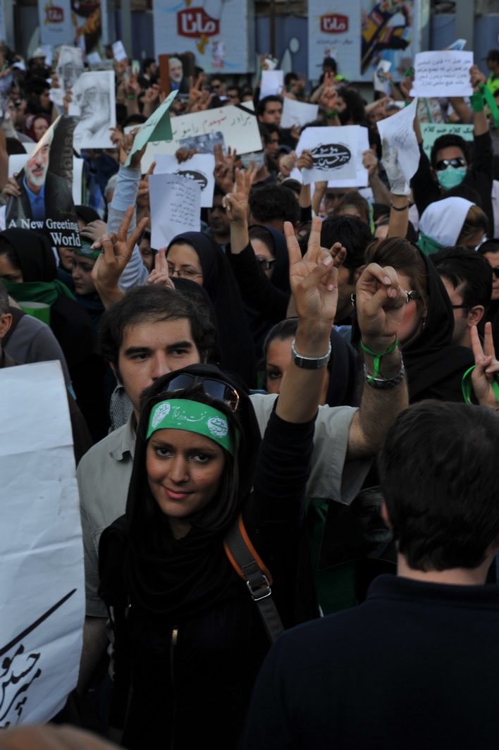 حشد من متظاهري الحركة الخضراء في طهران عام 2009.