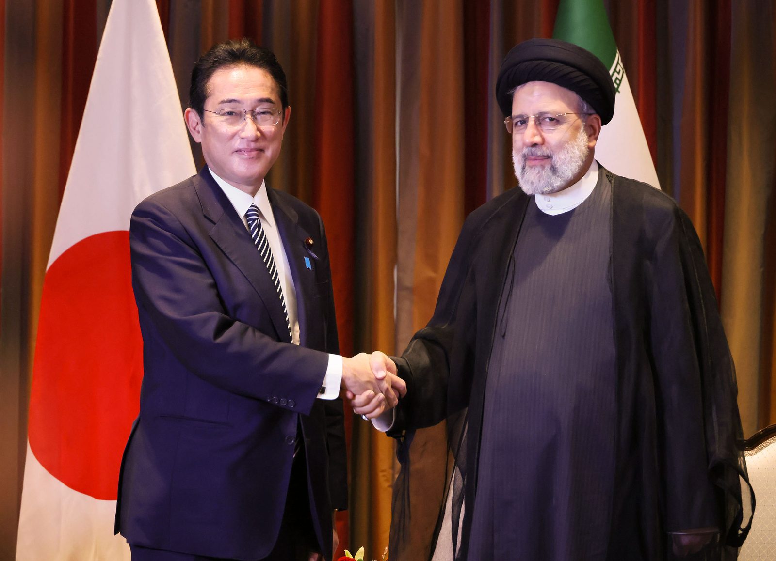 ابراهیم رئیسی، رئیس‌جمهور پیشین ایران، در حال سخنرانی در مجمع عمومی سازمان ملل در سال ۲۰۲۲.