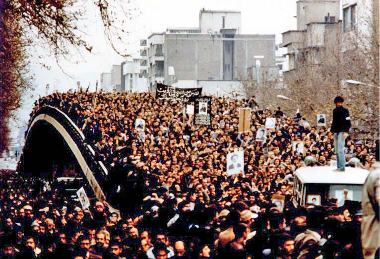 مظاهرة ثورية في طهران، فبراير 1979.